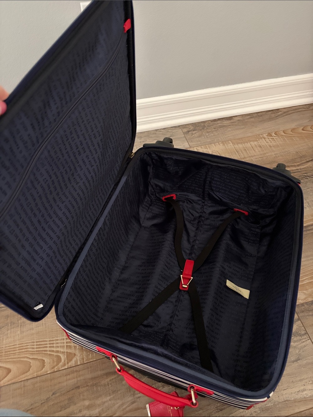 Kate Spade Luggage Set with matching Make-up Bags - Picture 9 of 9